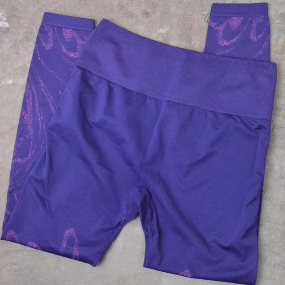 Fabletics ELIZA Leggings & Sports Bra Set - Picture 6 of 9